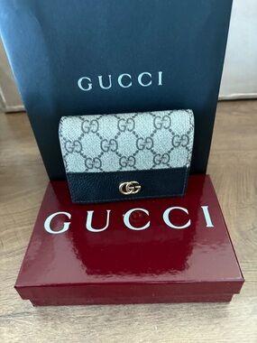 NWT brand new Gucci wallet new season